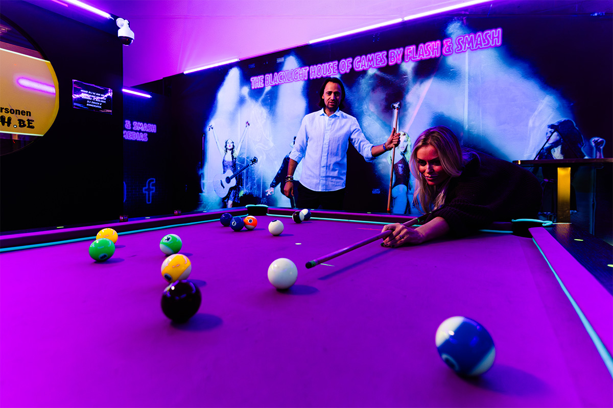 Blacklight Pool bij Flash & Smash