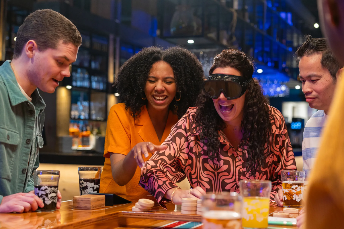 Poolbiljart, Fun Darts en Sjoelen bij Hollywood Entertainment Center