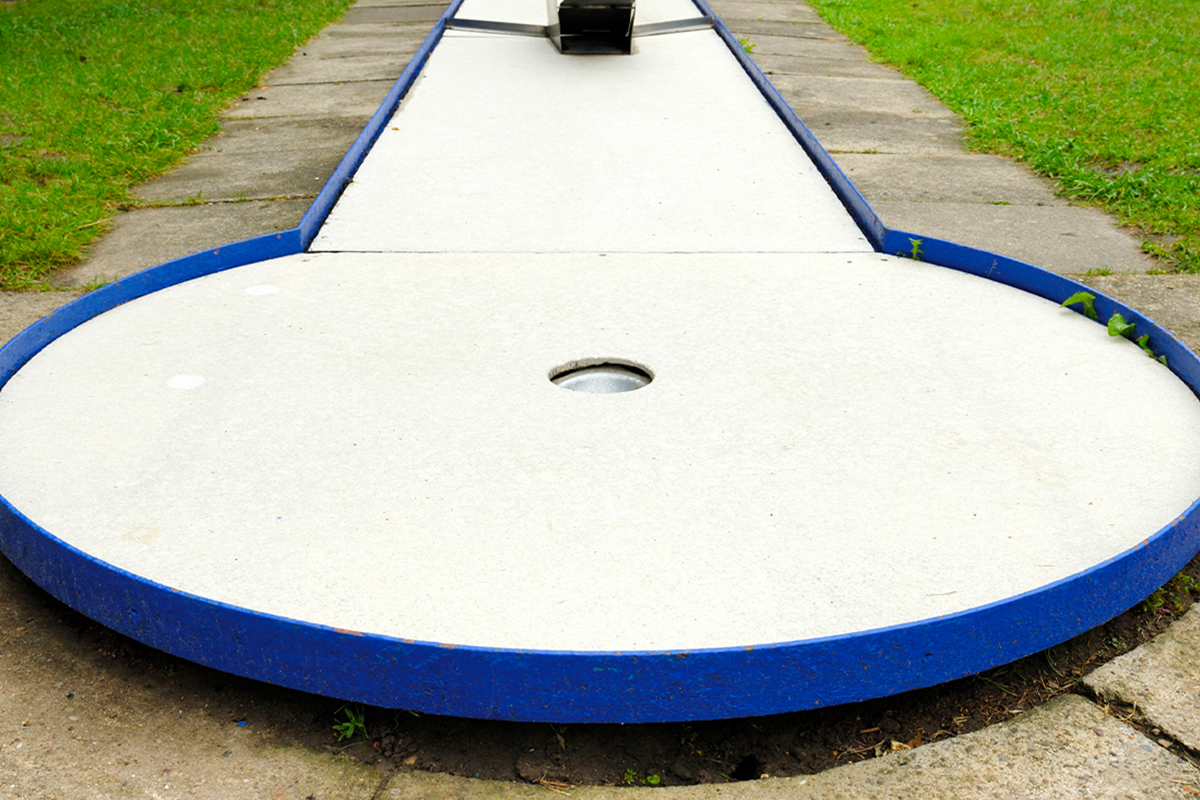 Potje minigolf incl. frisdrank of appeltaart + koffie/thee