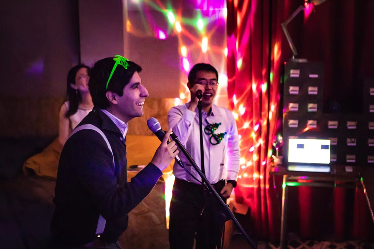 Privé-karaoke (2 uur) + drankjes en borrelplank