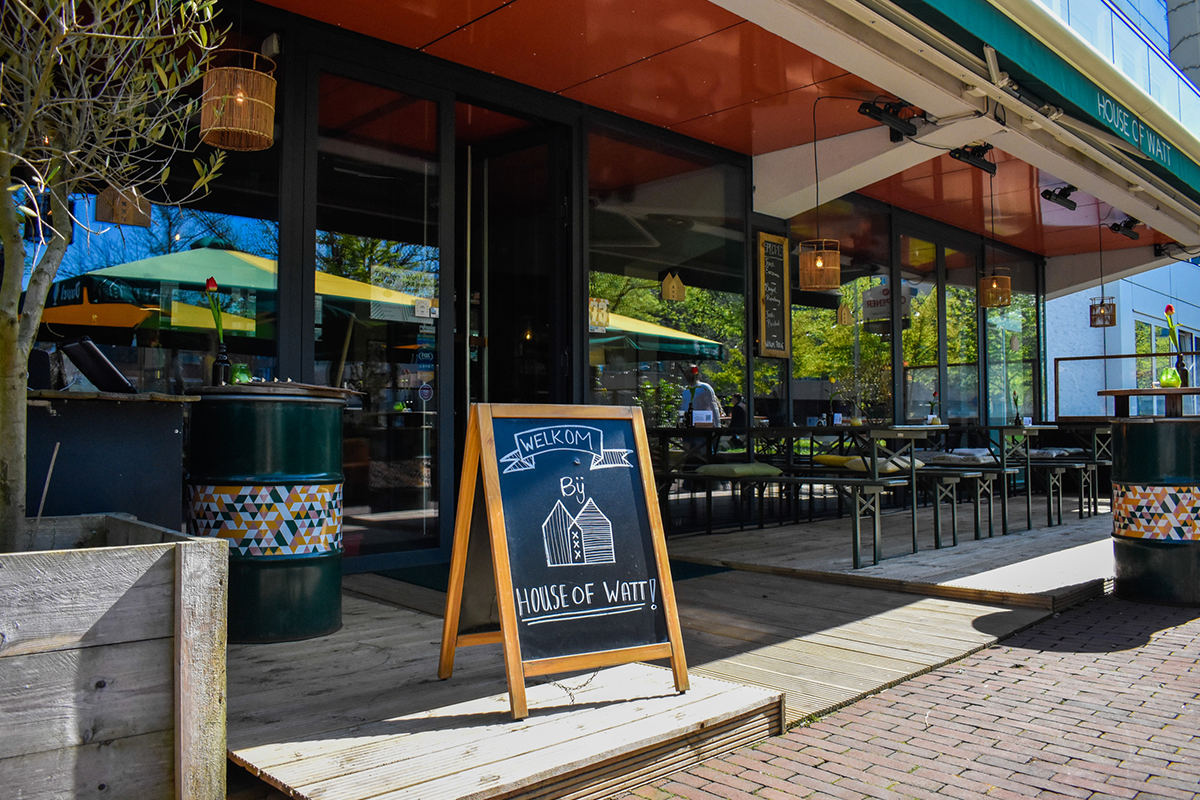 Luxe borrelplateau + drankje bij House of Watt