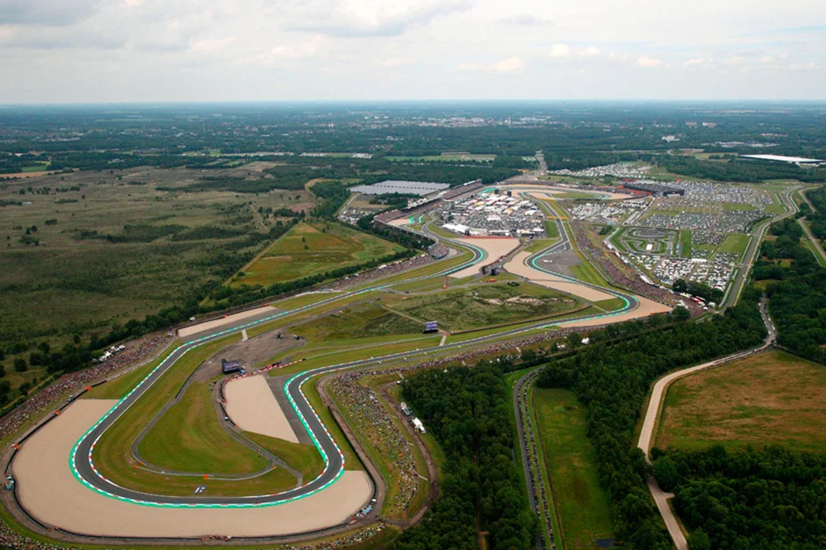 Racen op het circuit in Zandvoort, Assen of Meppen