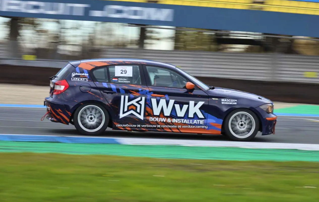 Racen op het circuit in Zandvoort, Assen of Meppen