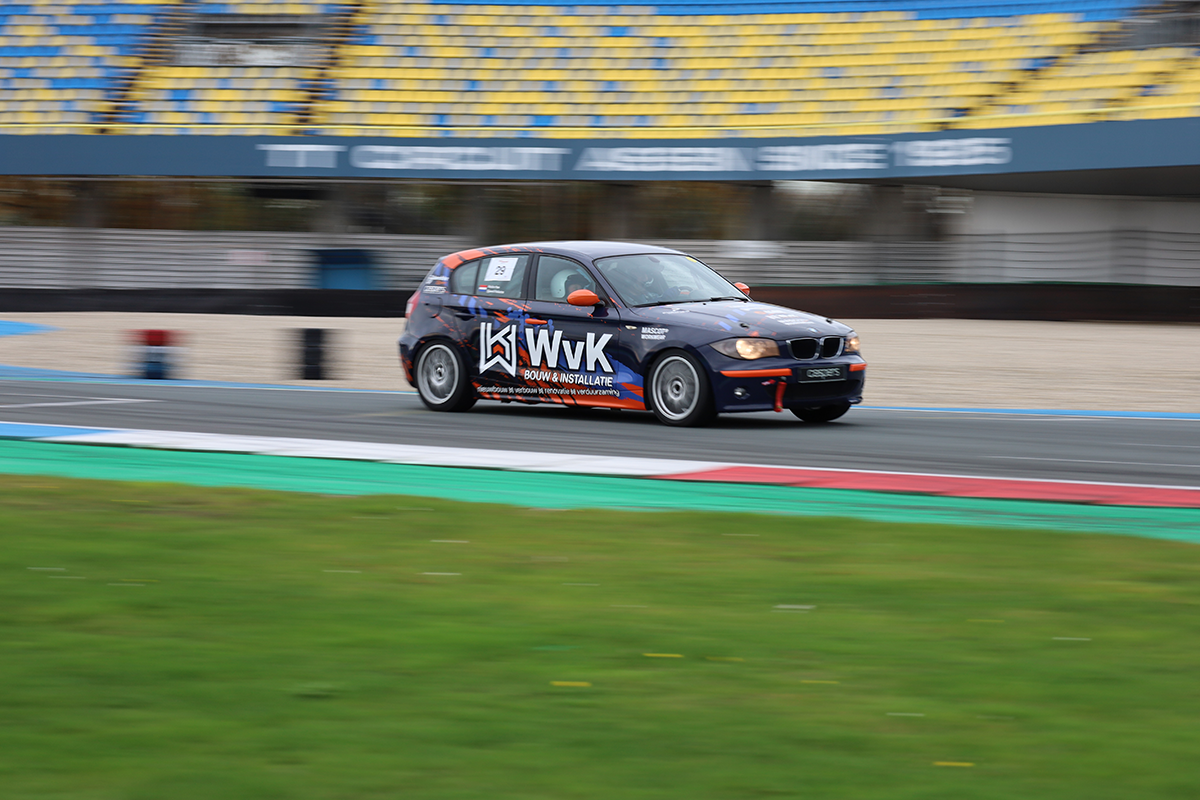 Racen op het circuit in Zandvoort, Assen of Meppen