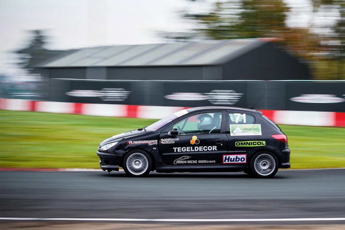 Racewagen besturen of meerijden bij Arrow Racing Events