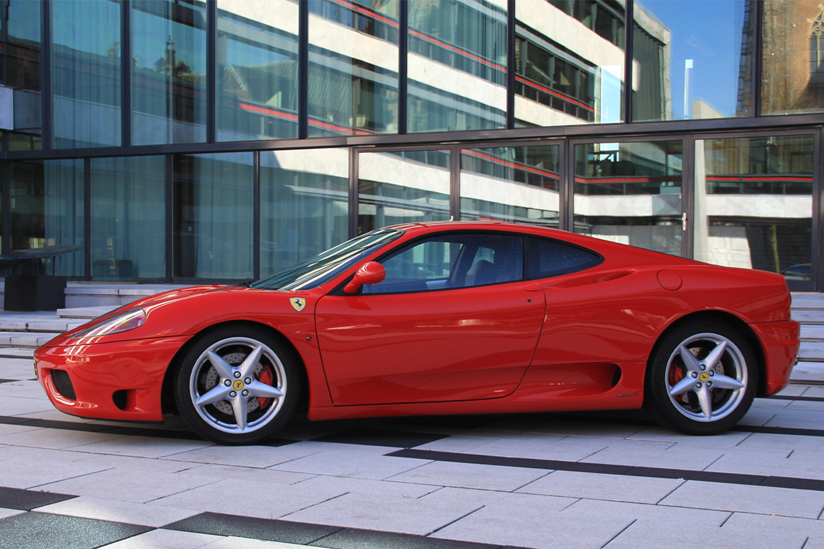 20 minuten rijden in een Ferrari 360 Modena