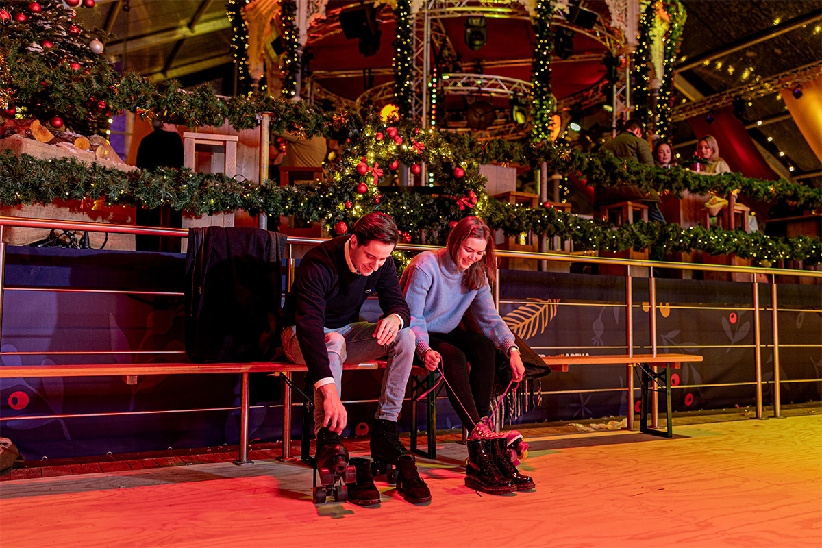 2 uur rollerskaten + drankje & wafel bij Winter Fever Arena Roermond