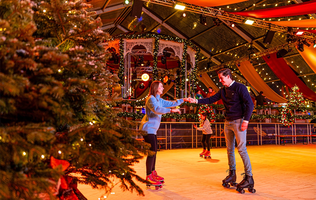 2 uur rollerskaten + drankje & wafel bij Winter Fever Arena Roermond