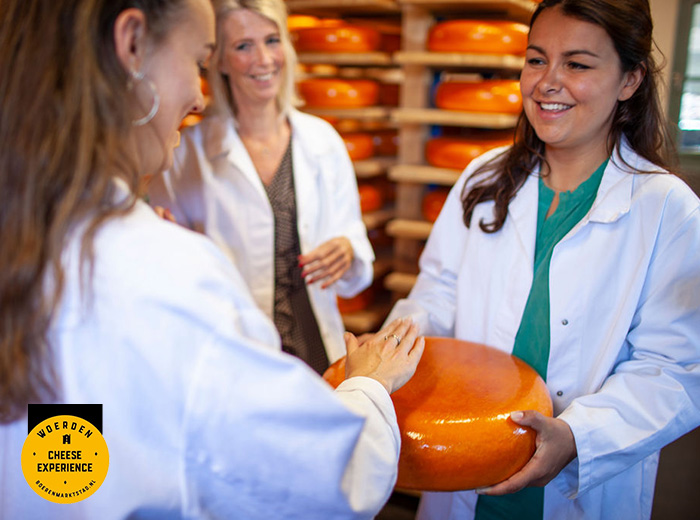 Rondleiding VVV/Kaaspakhuis Woerden + proefplankje + port/wijn/sap