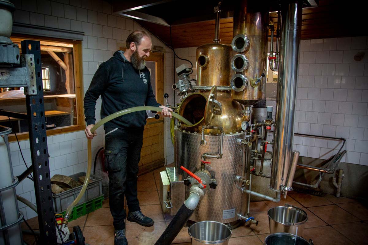 Rondleiding whiskystokerij bij Bus Whisky 