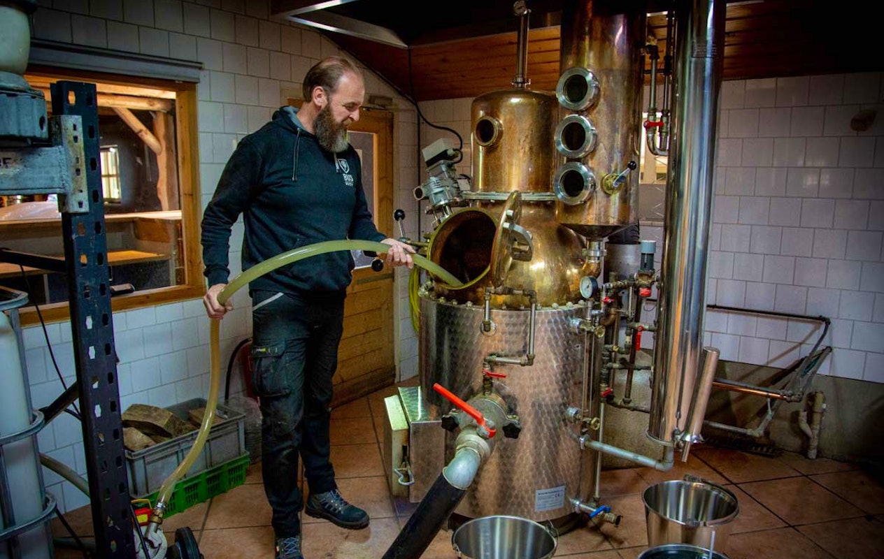 Rondleiding whiskystokerij bij Bus Whisky