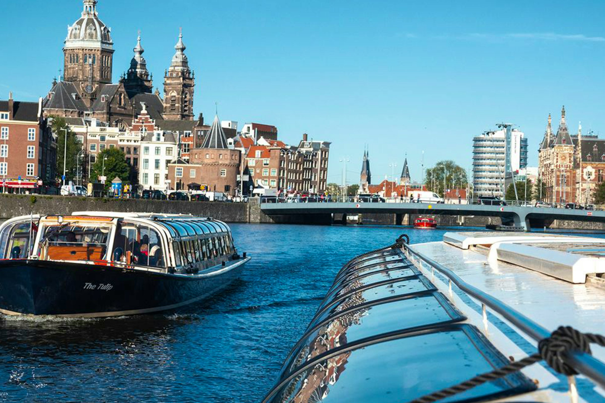 Rondvaart door grachten van Amsterdam (75 min)