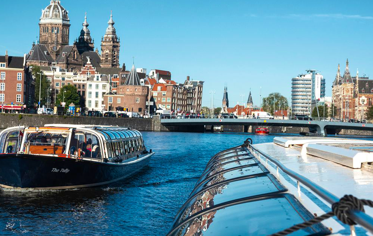 Rondvaart door grachten van Amsterdam (75 min)