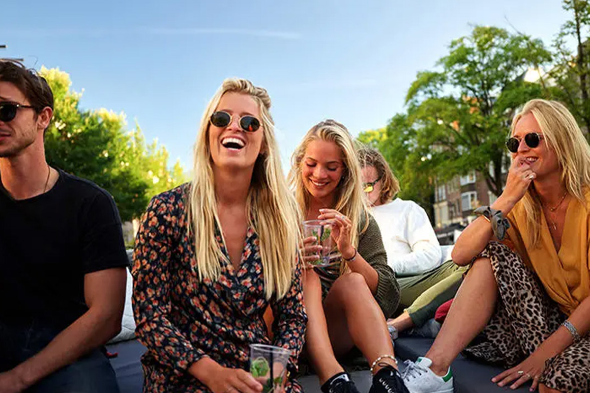 Rondvaart Amsterdam (90 min) + evt. onbeperkt drinken en hapjes