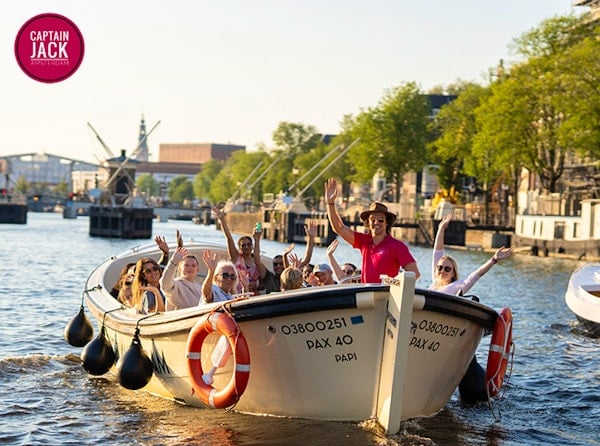 Rondvaart door Amsterdam (90 min) + hapjes en onbeperkt drinken