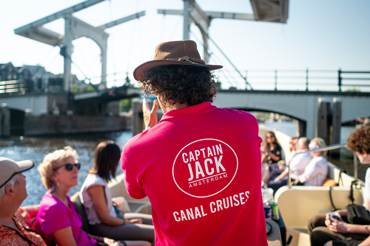 Rondvaart Amsterdam (90 min) + evt. onbeperkt drinken en hapjes