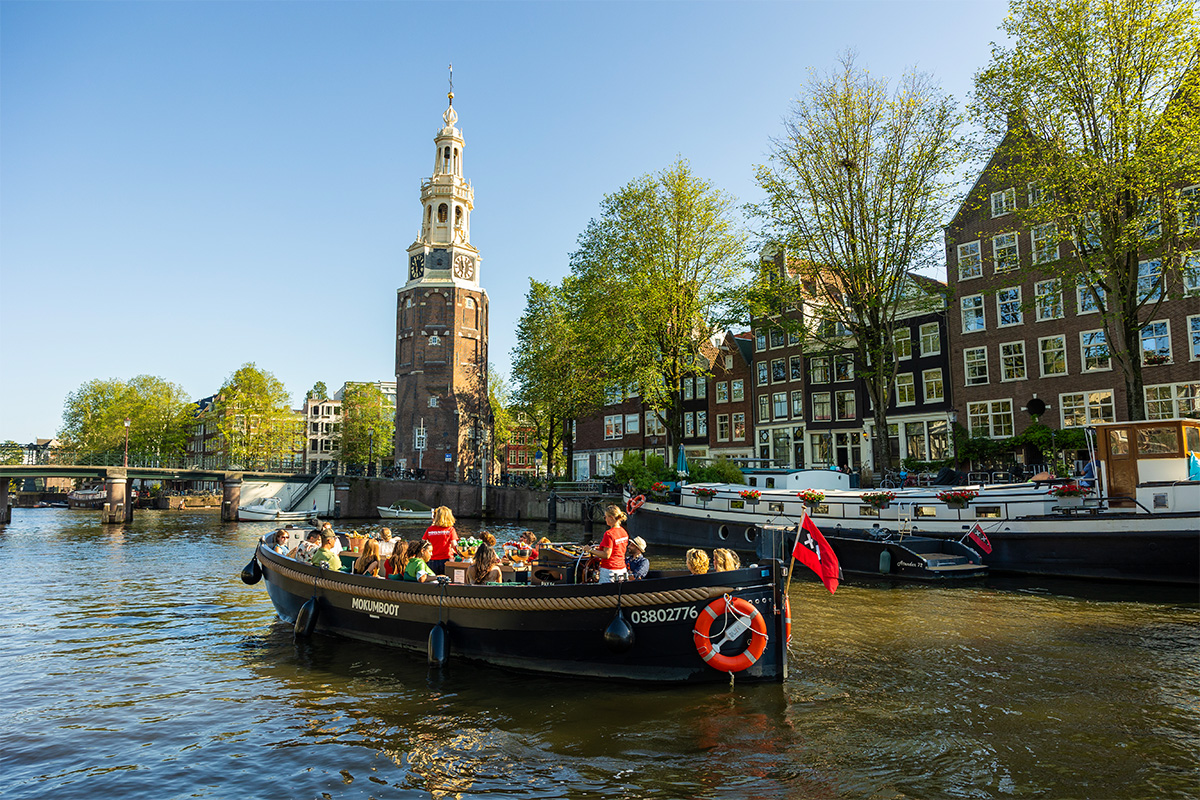 Rondvaart Amsterdam + drankje met Mokumboot