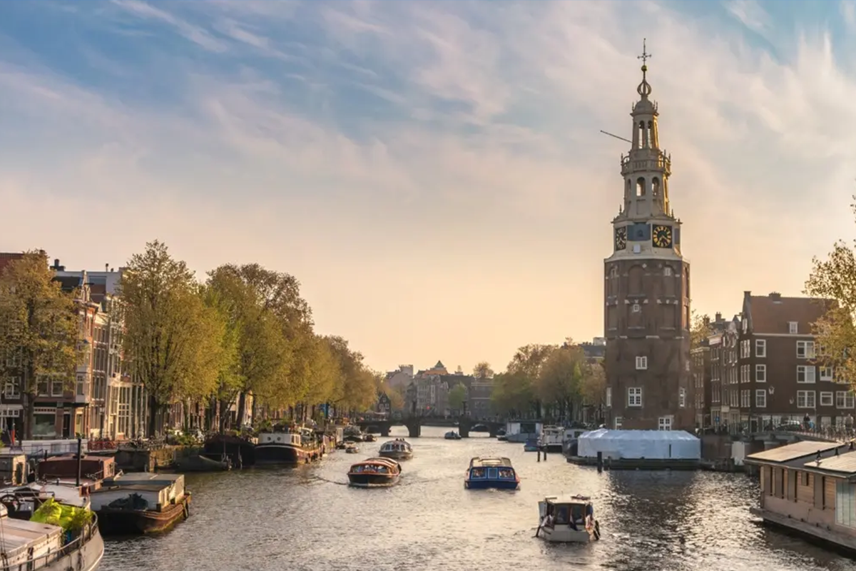 Rondvaart Amsterdam (75 min) + entree Amsterdam VR Ride