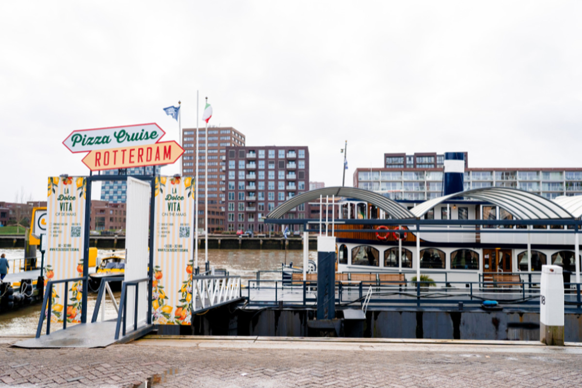 Rondvaart + onbeperkt pizza bij Pizza Cruise Rotterdam