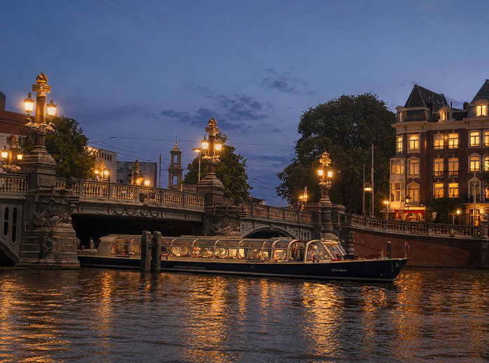 Evening cruise through Amsterdam (75 minutes)