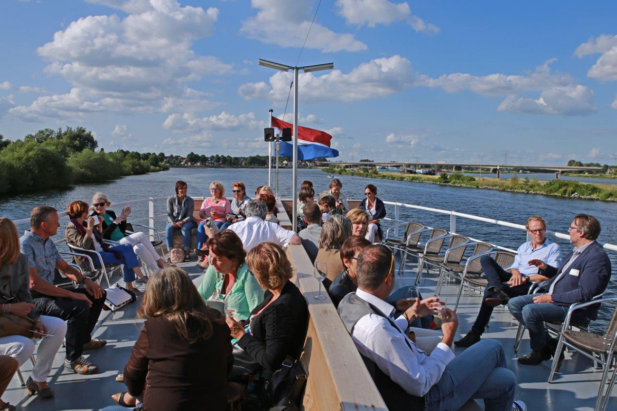 Rondvaart over de Maasplassen (2 uur)