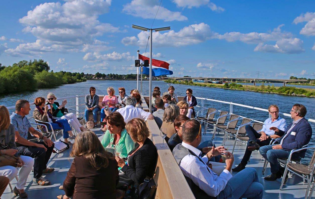 Rondvaart over de Maasplassen (2 uur)