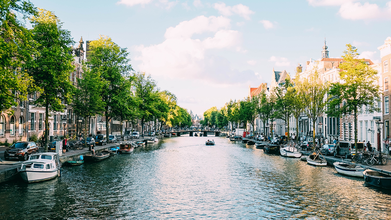 Ontdek Amsterdam vanaf het water tijdens een rondvaart