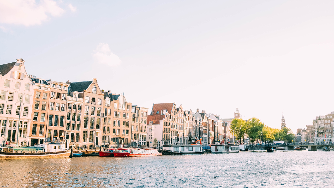 Ontdek Amsterdam vanaf het water tijdens een rondvaart