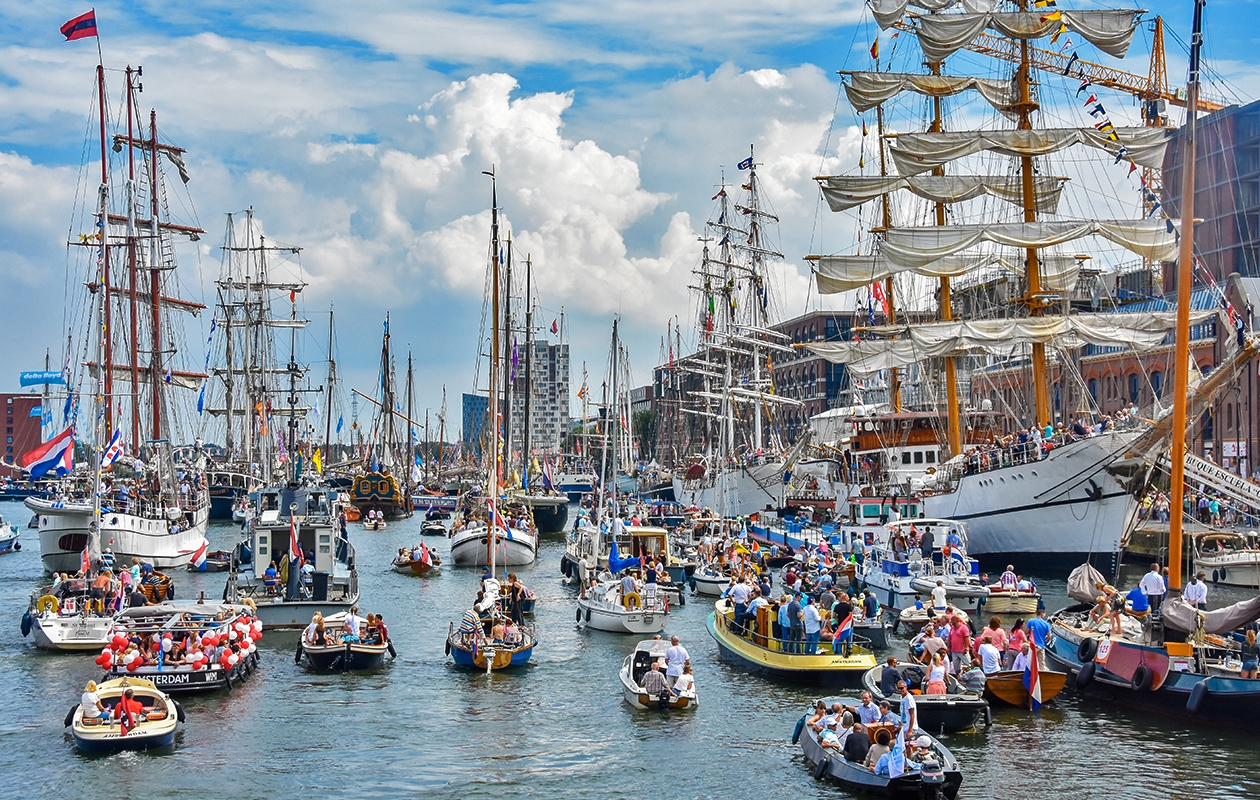 Geniet op het water van het prachtige decor tijdens SAIL Amsterdam 2020