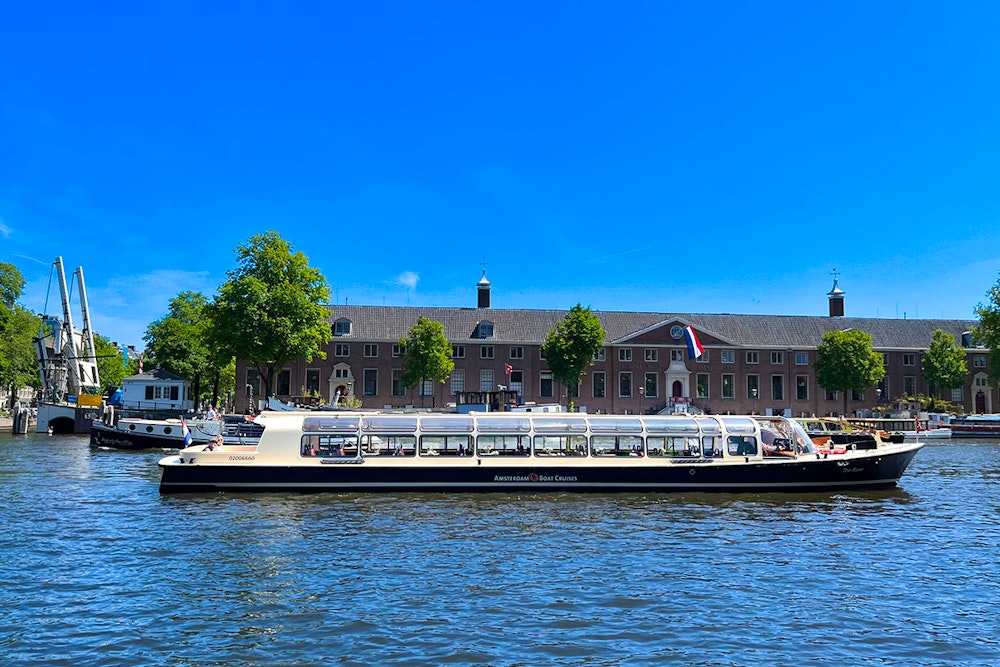 Rondvaart door grachten van Amsterdam (75 min)