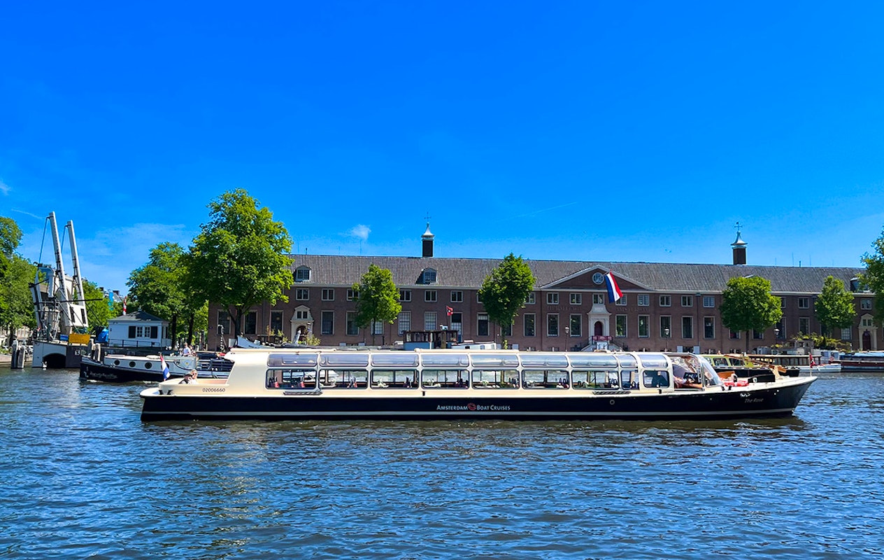 Rondvaart door grachten van Amsterdam (75 min)
