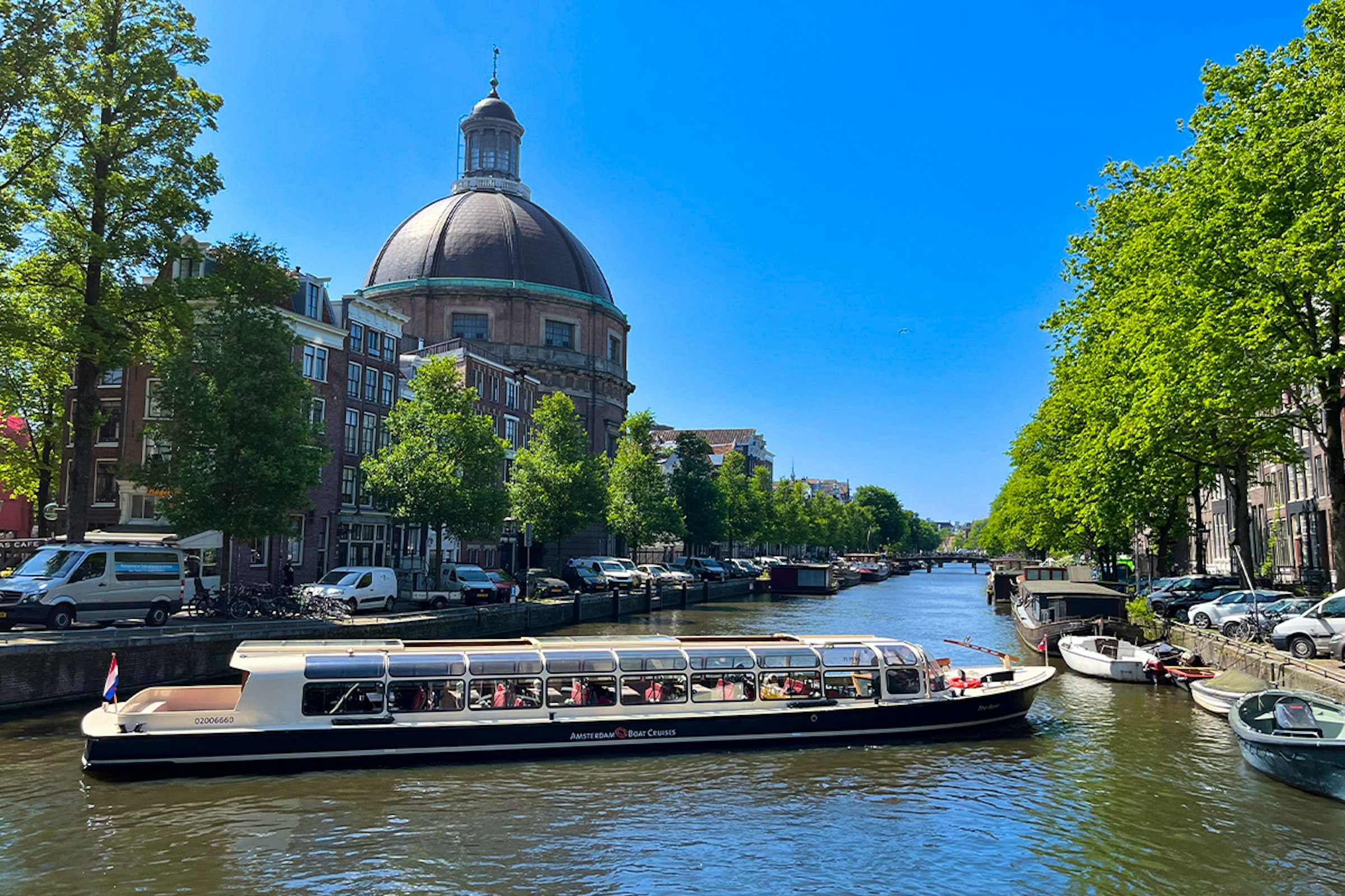 Rondvaart door grachten van Amsterdam (75 min)