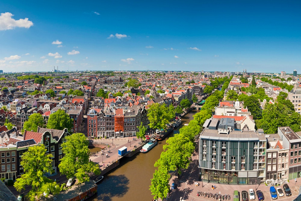 Rondvaart door grachten van Amsterdam (75 min)