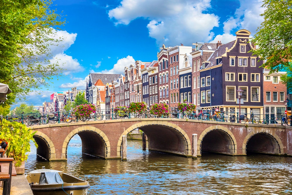 Rondvaart door grachten van Amsterdam (75 min)