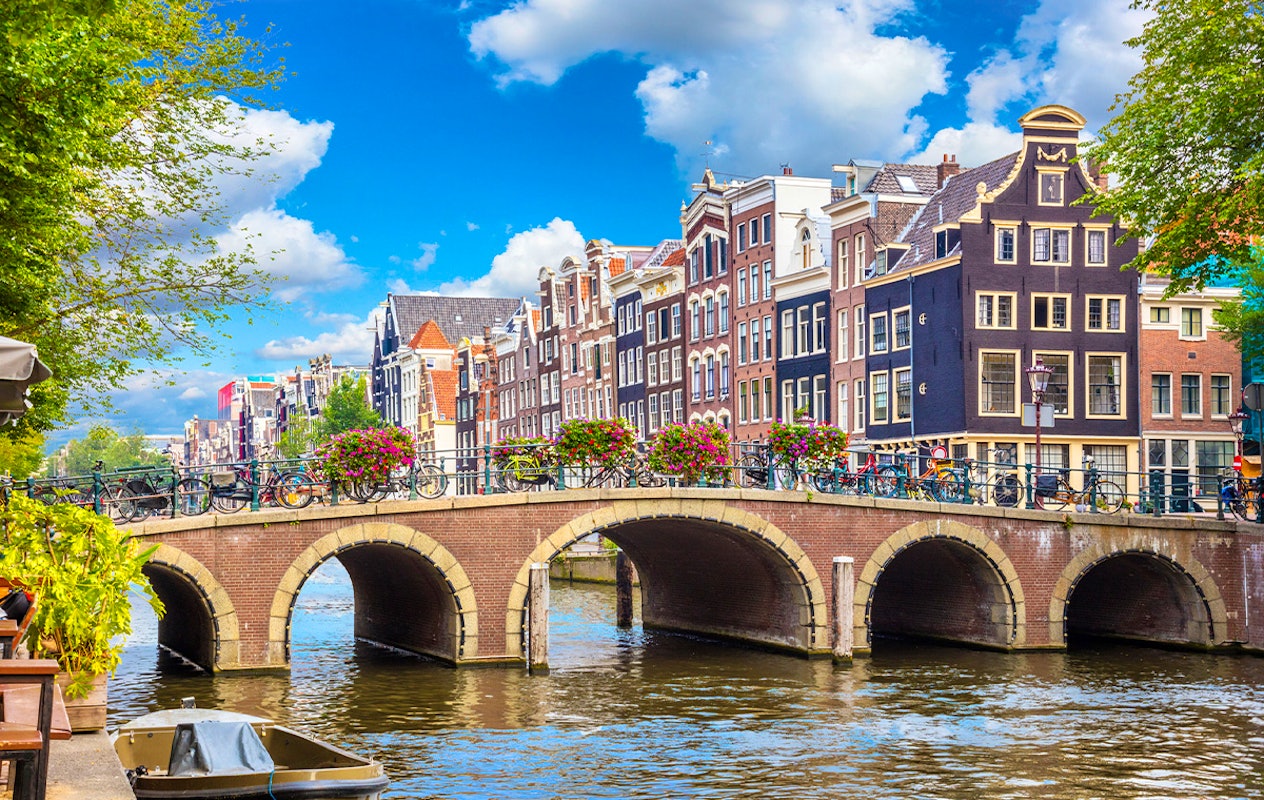Rondvaart door grachten van Amsterdam (75 min)