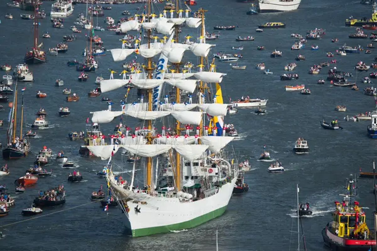 SAIL Amsterdam 2025 rondvaart incl. kaasplank + drankje (2 uur)