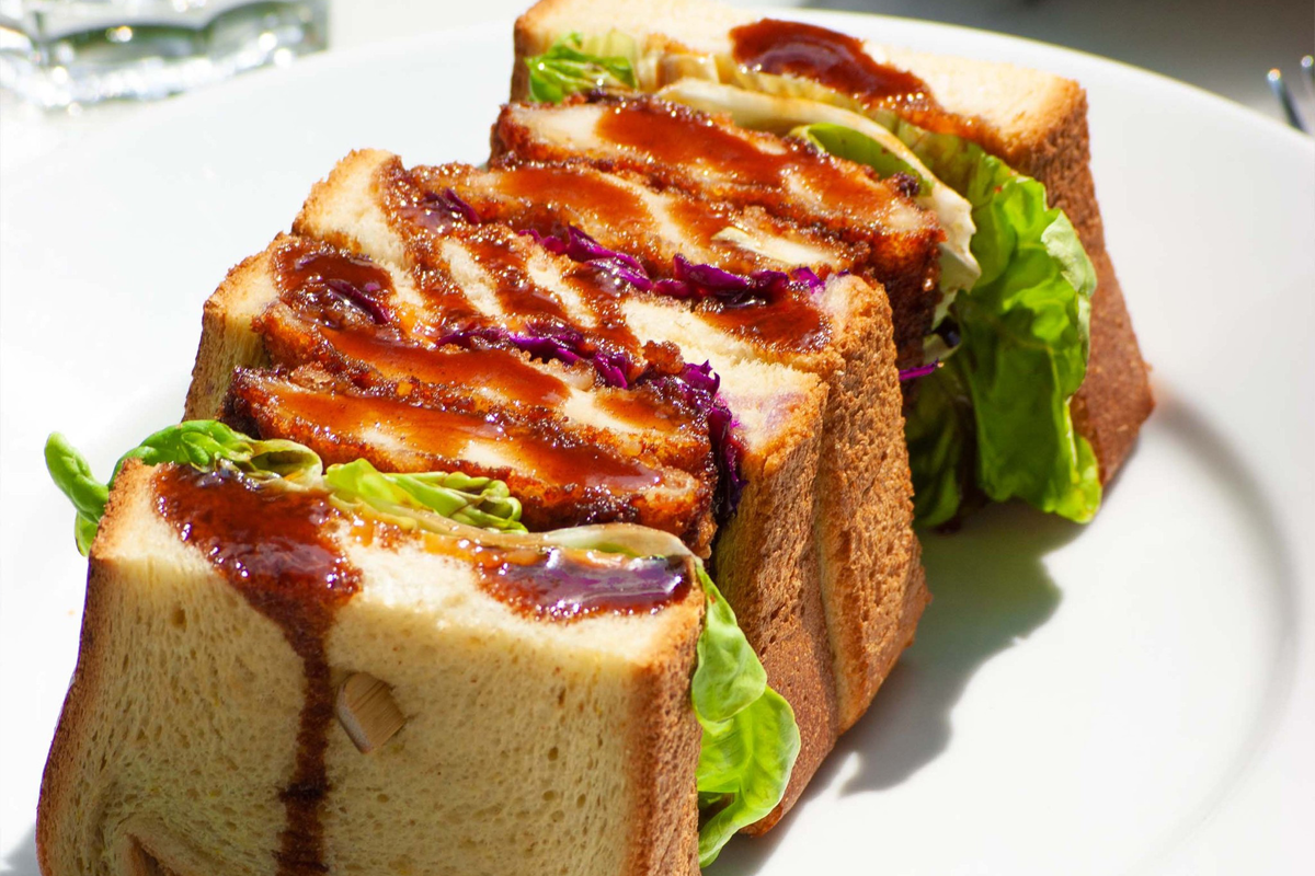 Sandwich + Waffle Fries bij TEDS All Day Brunch