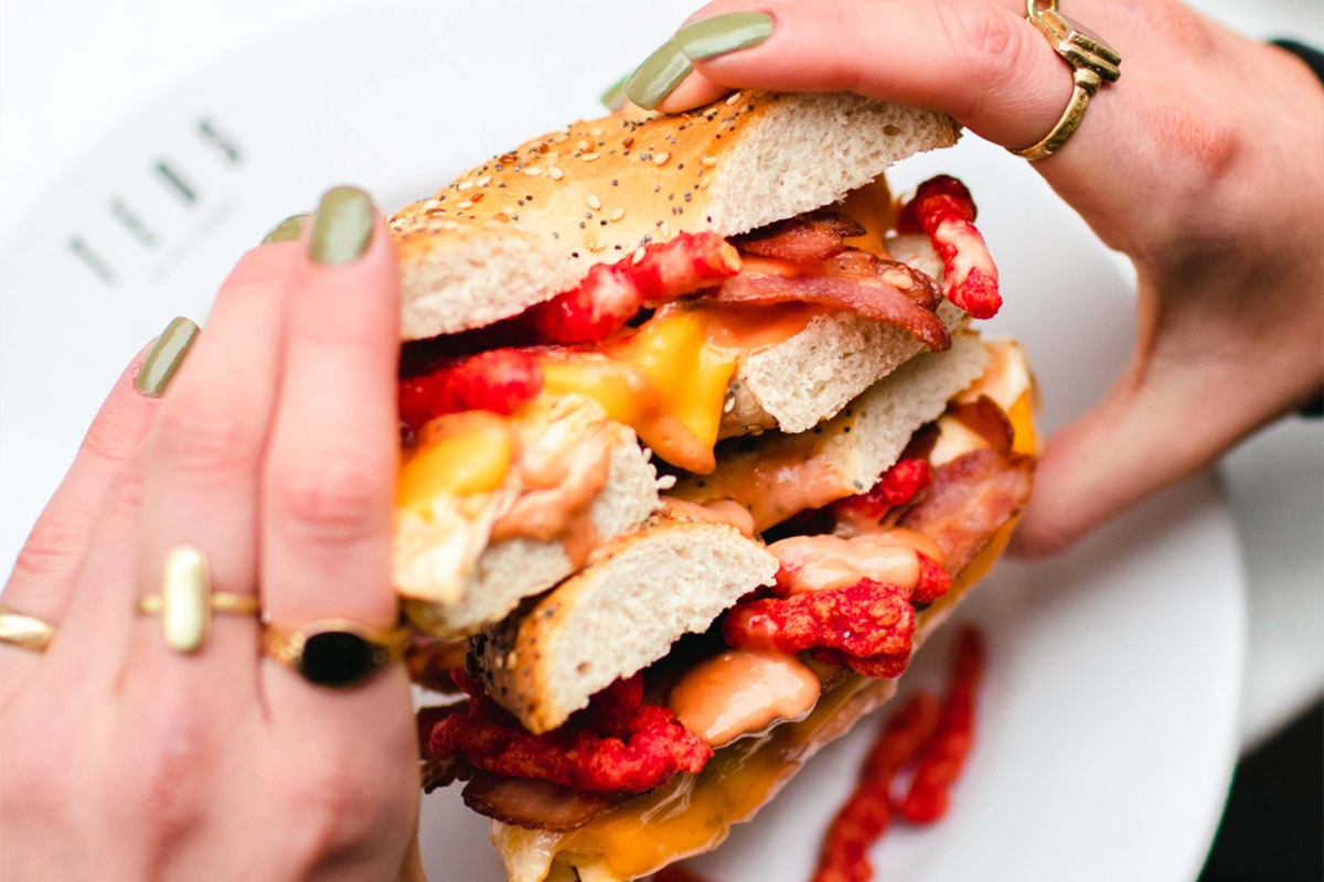 Sandwich + Waffle Fries bij TEDS All Day Brunch