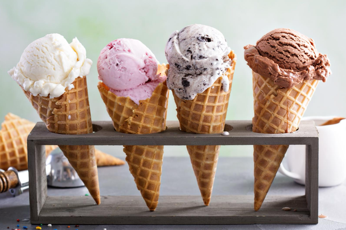 2 bollen schepijs naar keuze + topping bij Franky’s IJssalon