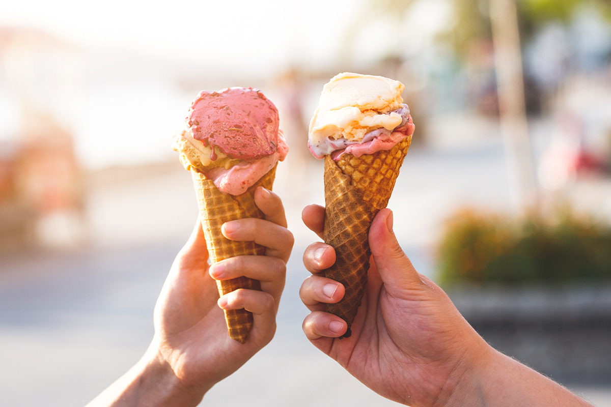 2 bollen schepijs naar keuze + topping bij Franky’s IJssalon