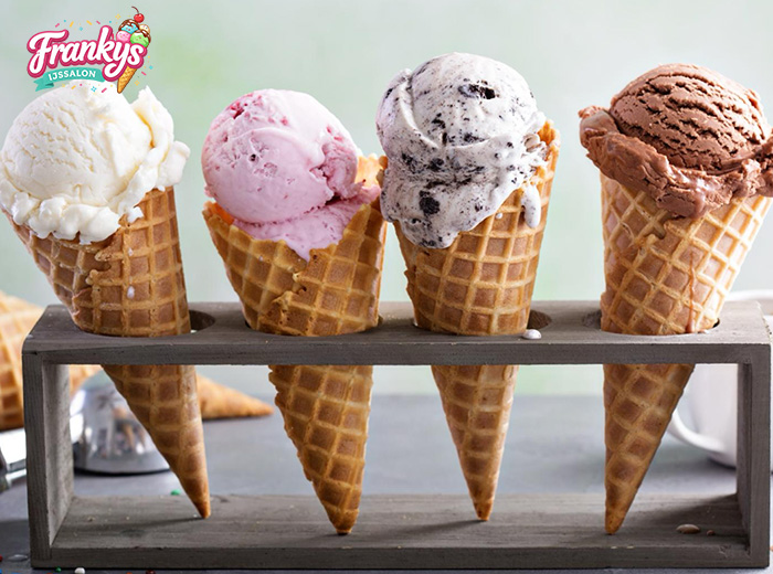 2 bollen schepijs naar keuze + topping bij Franky’s IJssalon