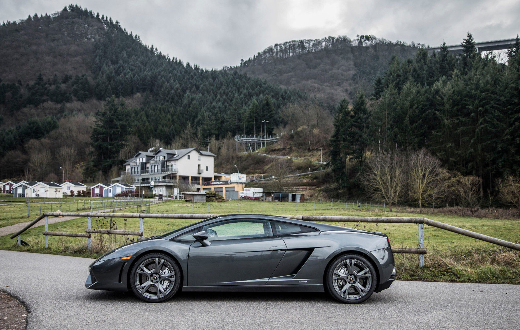 Scheur rond in een Ferrari of Lamborghini! 