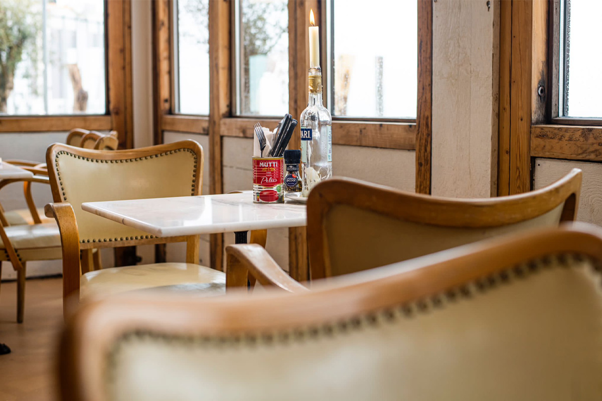 Shared dining bij Cosmico Beach