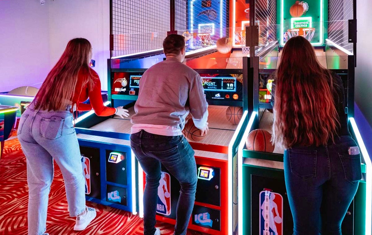Onbeperkt gamen + frisdrank bij Sir Winston Fun & Games Scheveningen