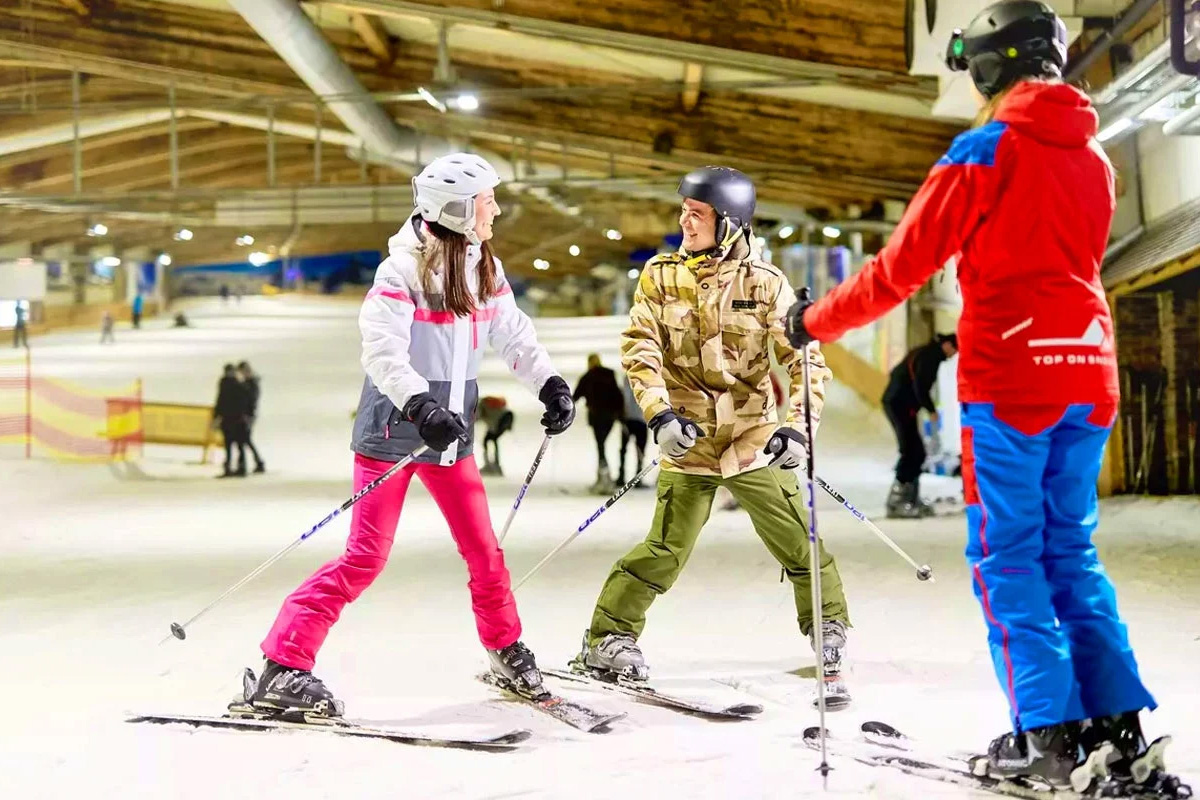 Hele dag skiën of snowboarden bij Alpincenter + onbeperkt buffet + drankjes