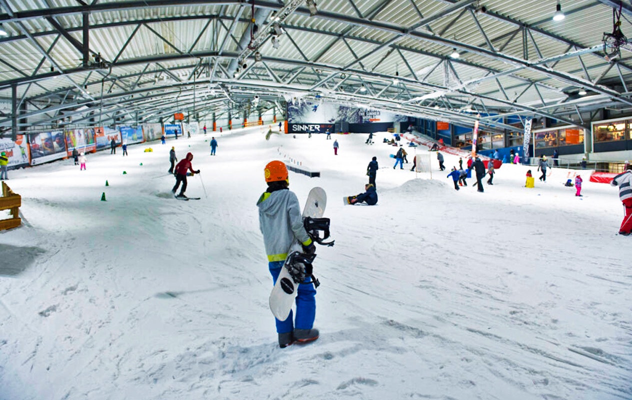 Vrij skiën of snowboarden op de sneeuwbaan van De Uithof in Den Haag