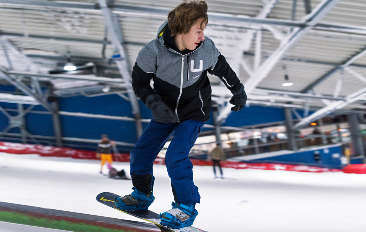 Skiën of snowboarden op de sneeuwbaan van De Uithof 