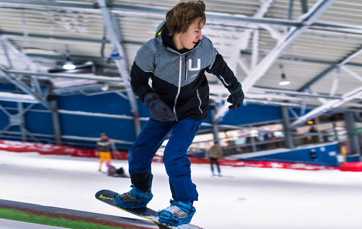 Vrij skiën of snowboarden op de sneeuwbaan van De Uithof in Den Haag