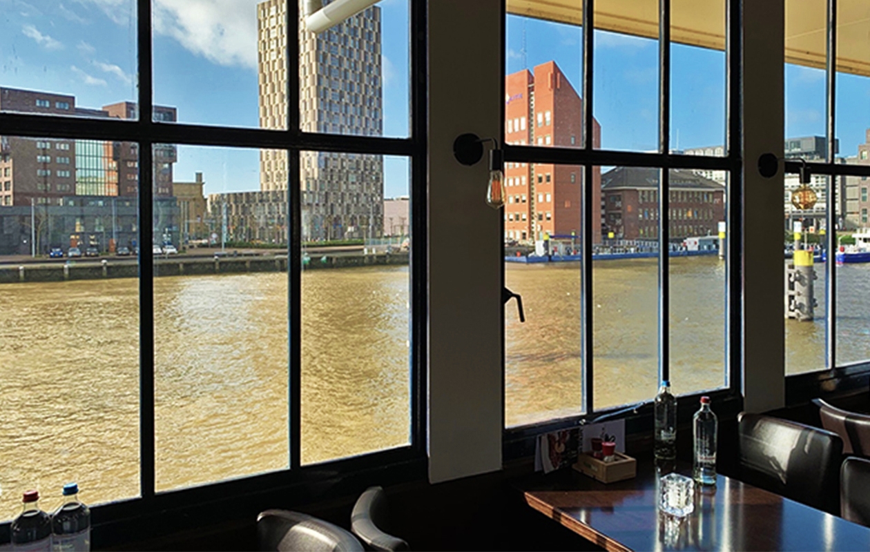 Onbeperkt spareribs eten bij restaurant de Zwarte Zwaan in Rotterdam 