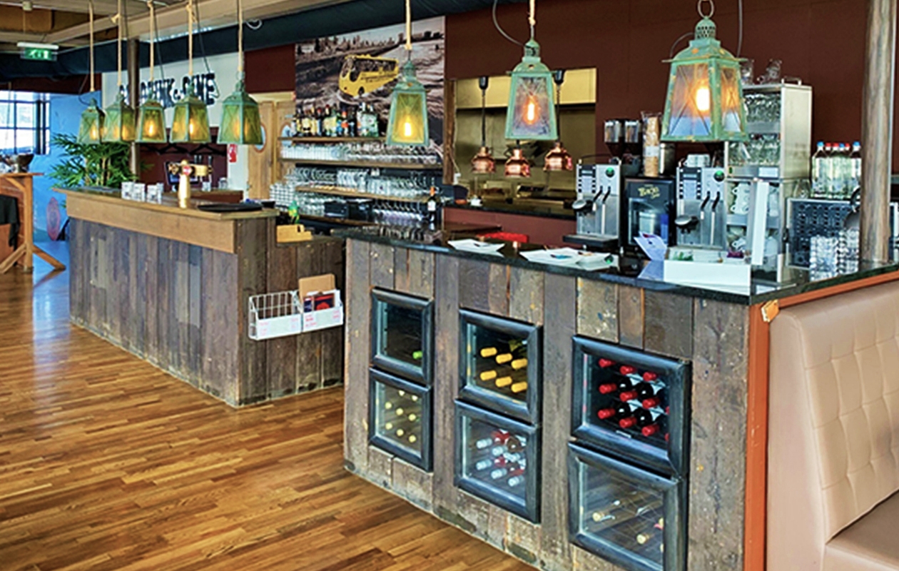 Onbeperkt spareribs eten bij restaurant de Zwarte Zwaan in Rotterdam 